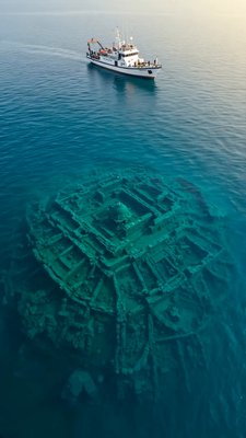 🌊 Dwarka Reimagined: The Sunken Kingdom of Krishna 🕉️
Journey beneath the waves to explore the mythic city believed to be founded by Lord Krishna himself — submerged, but not forgotten. ✨
From golden pillars engraved with peacock feathers to sprawlin...